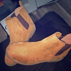 Little boys Chelsea boots